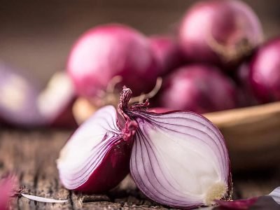 red-onion-cut-in-half-q1h5mkq77750xqi4